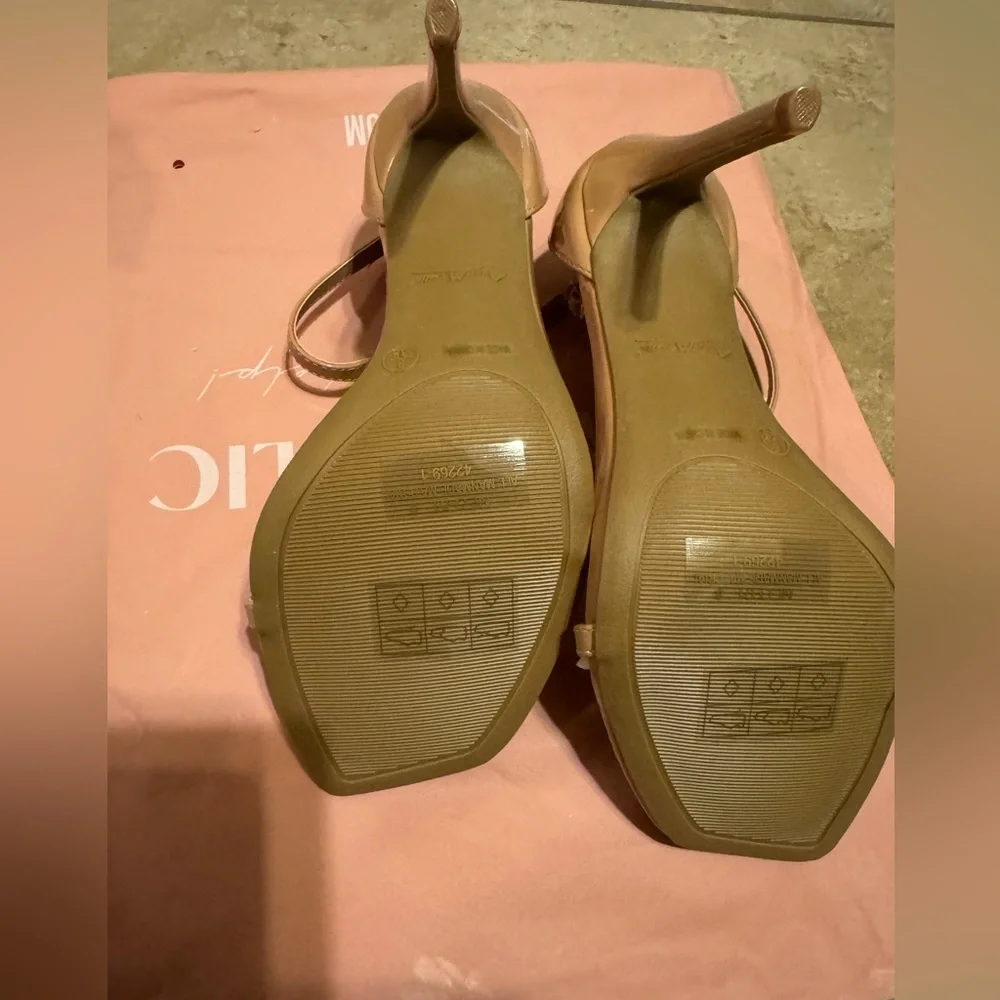 NWOT Miss Lola Dark Nude Patent Heels - Picture 7 of 8